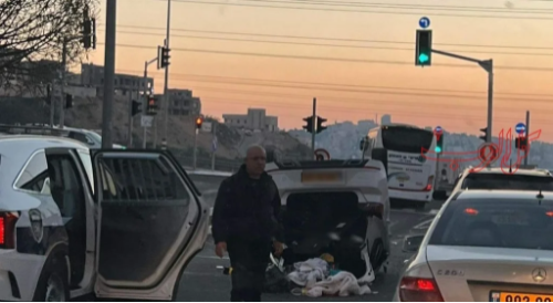 المشهد: انقلاب مركبة واصابة شاب وصبية